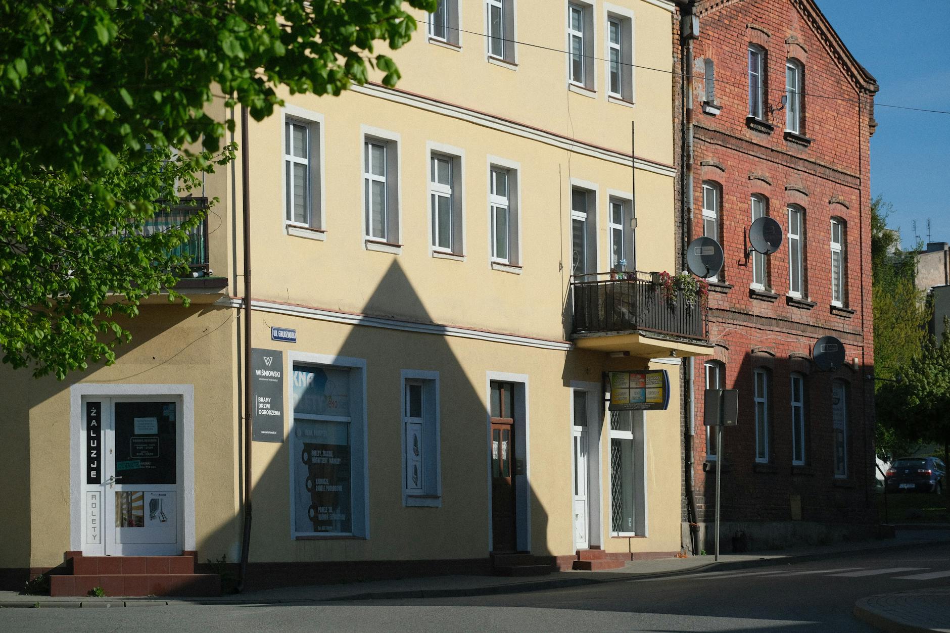 Urzędnicy w Lesznie pracują krócej, poprawiając efektywność i równowagę między życiem zawodowym a prywatnym.